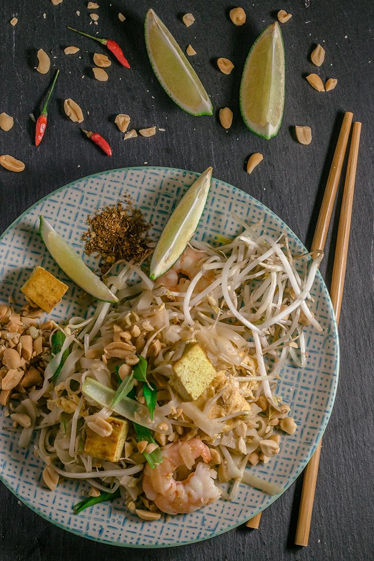 Rezeptbild: Pad Thai mit Tofu und Garnelen