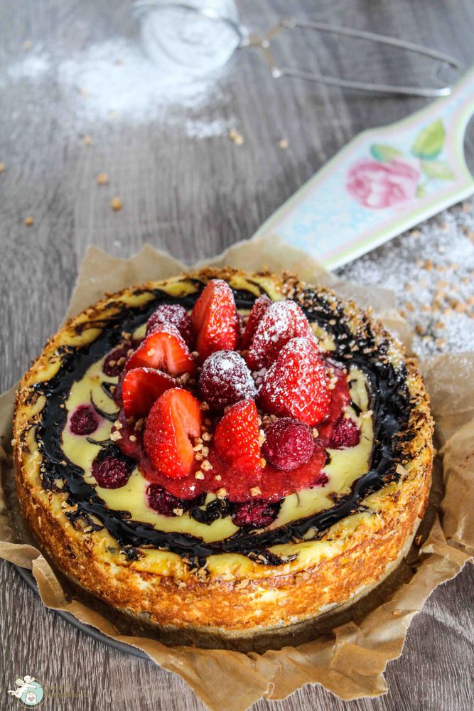 Rezeptbild: Ricotta Cheesecake mit Beeren und Aceto Balsamico