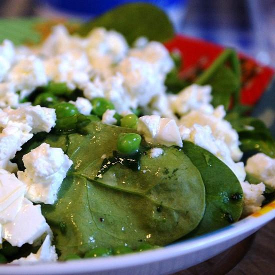 Spinatsalat mit Erbsen, Feta und Minze von schorschhanna • Delicat.io