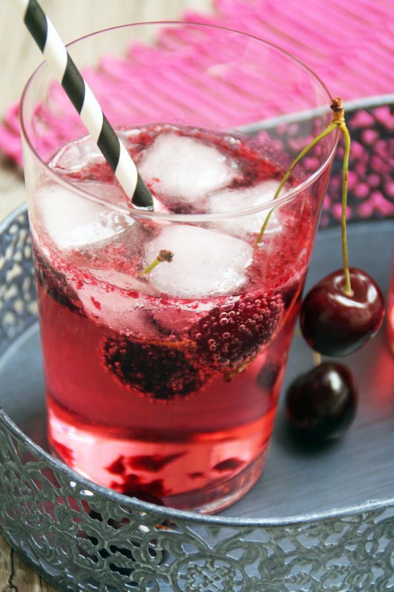 Rezeptbild: Sommer-Gin-Tonic mit Kirsche