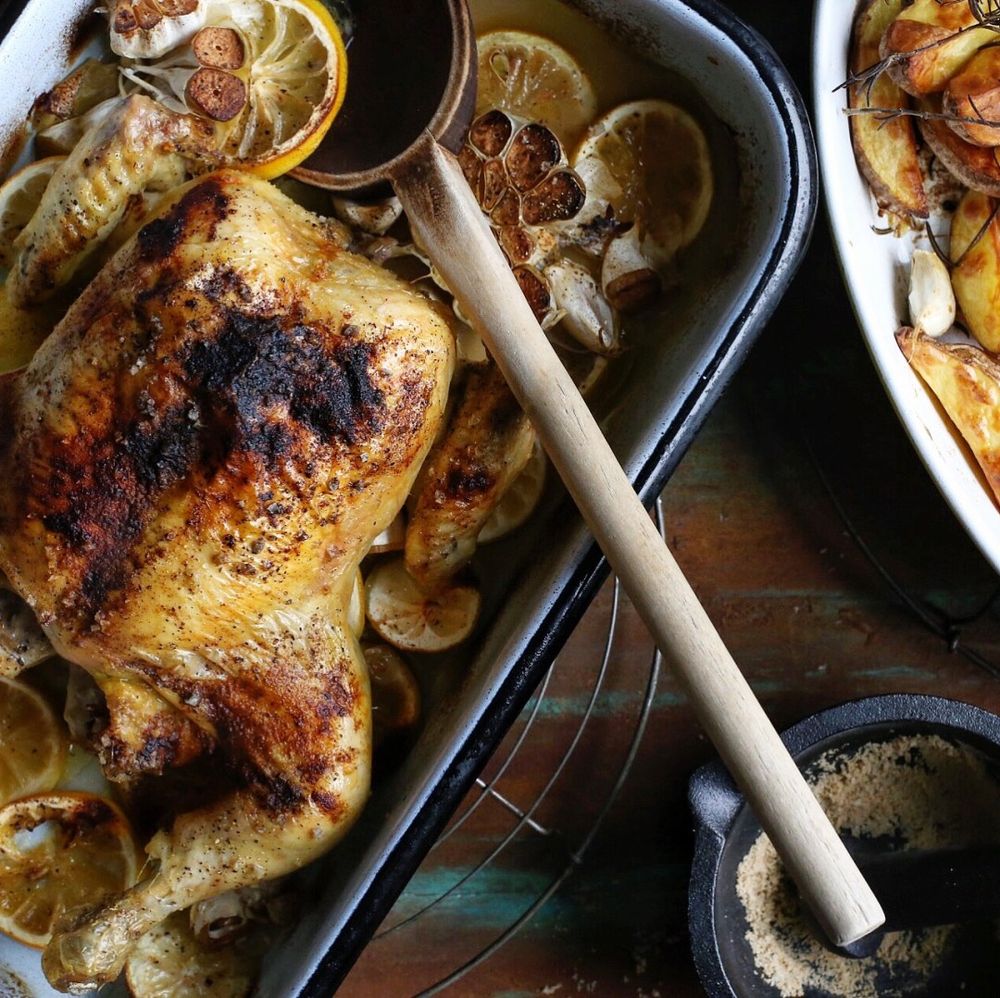 Rezeptbild: Krosse Maispoularde mit Ofenkartoffeln