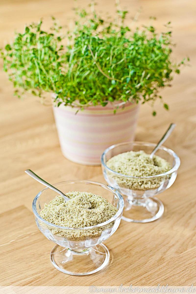 Rezeptbild: Thymian-Zitronen-Salz {grundrezept}