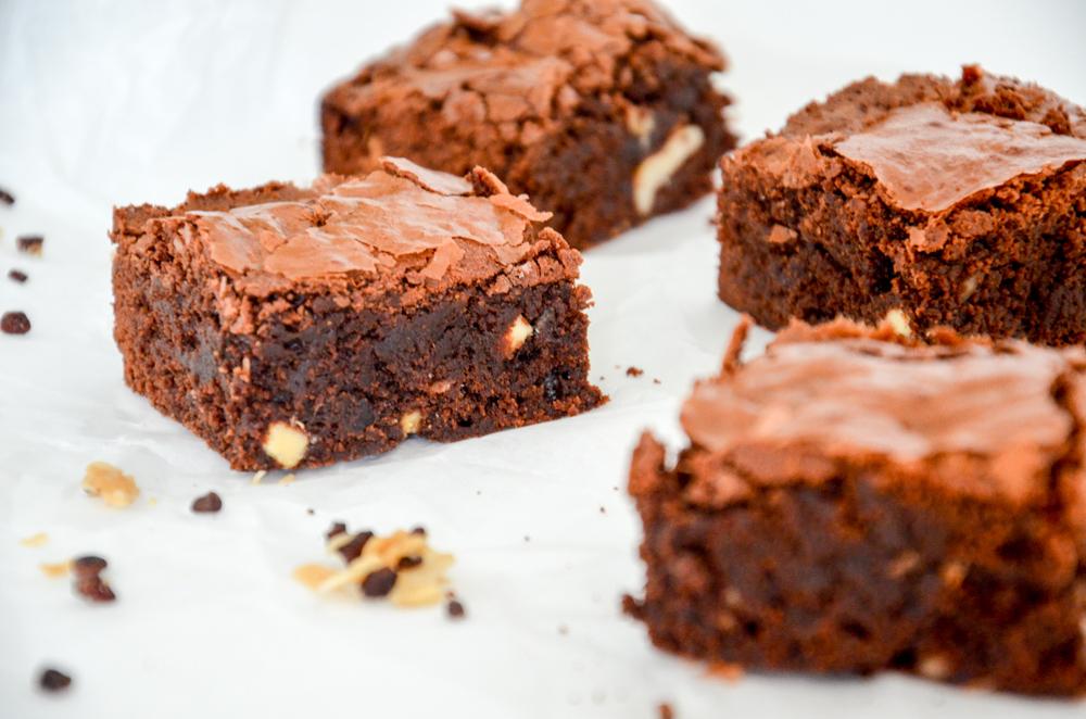 Rezeptbild: Weltbeste Brownies mit Walnüssen, Cashews und Kokos