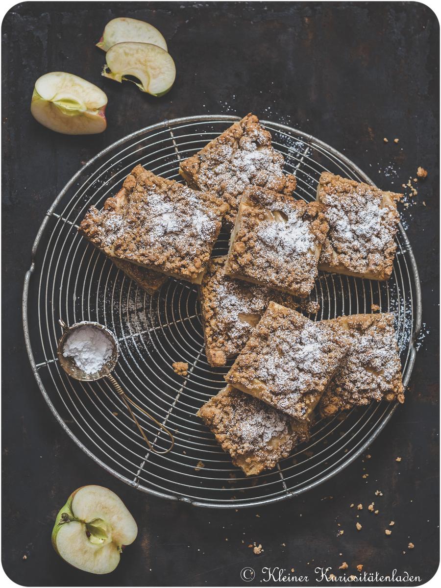 Rezeptbild: Apfelkuchen vom Blech mit Kardamomstreuseln