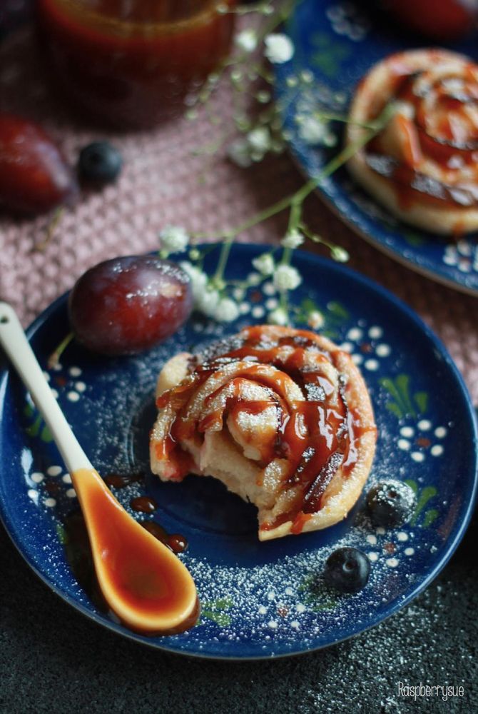 Rezeptbild: Pflaumenrosen mit Karamell