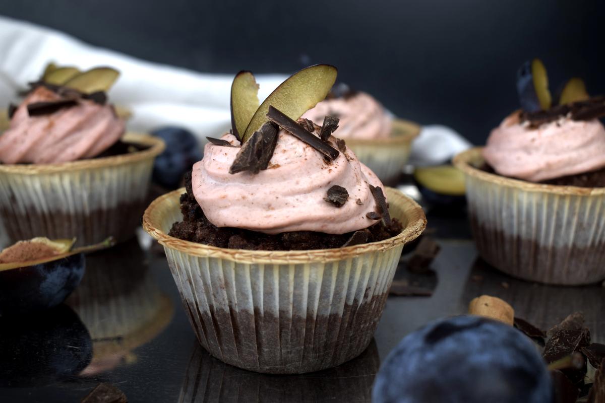 Rezeptbild: Pflaumen Cupcakes mit Schoko Zimt Teig
