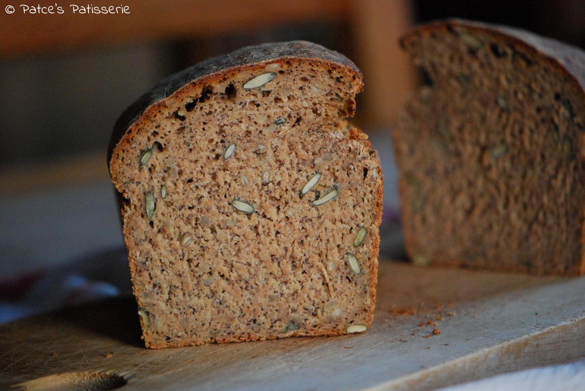 Rezeptbild: Dinkel-Roggenbrot mit Buttermilch & Mohn