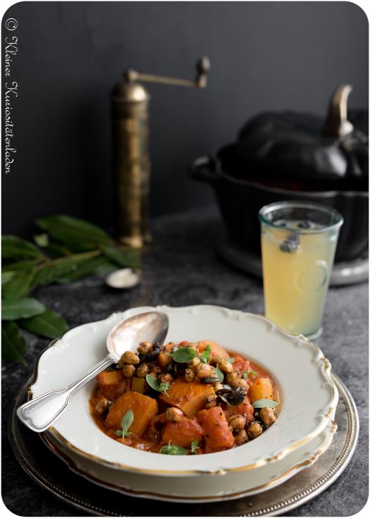 Rezeptbild:  Kürbis-Kartoffel-Gulasch mit gerösteten Kichererbsen