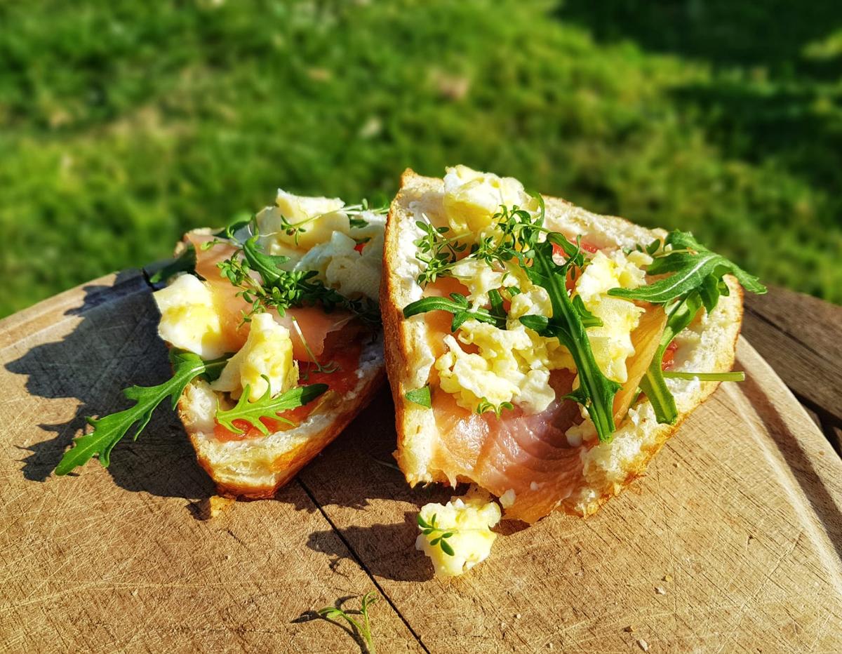 Rezeptbild: Laugenecke mit Räucherlachs