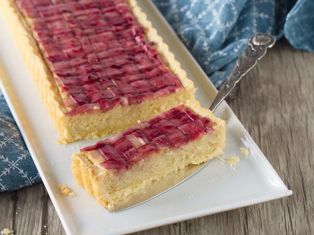 Rezeptbild: Rhabarber-Tarte mit Vanille-Grieß