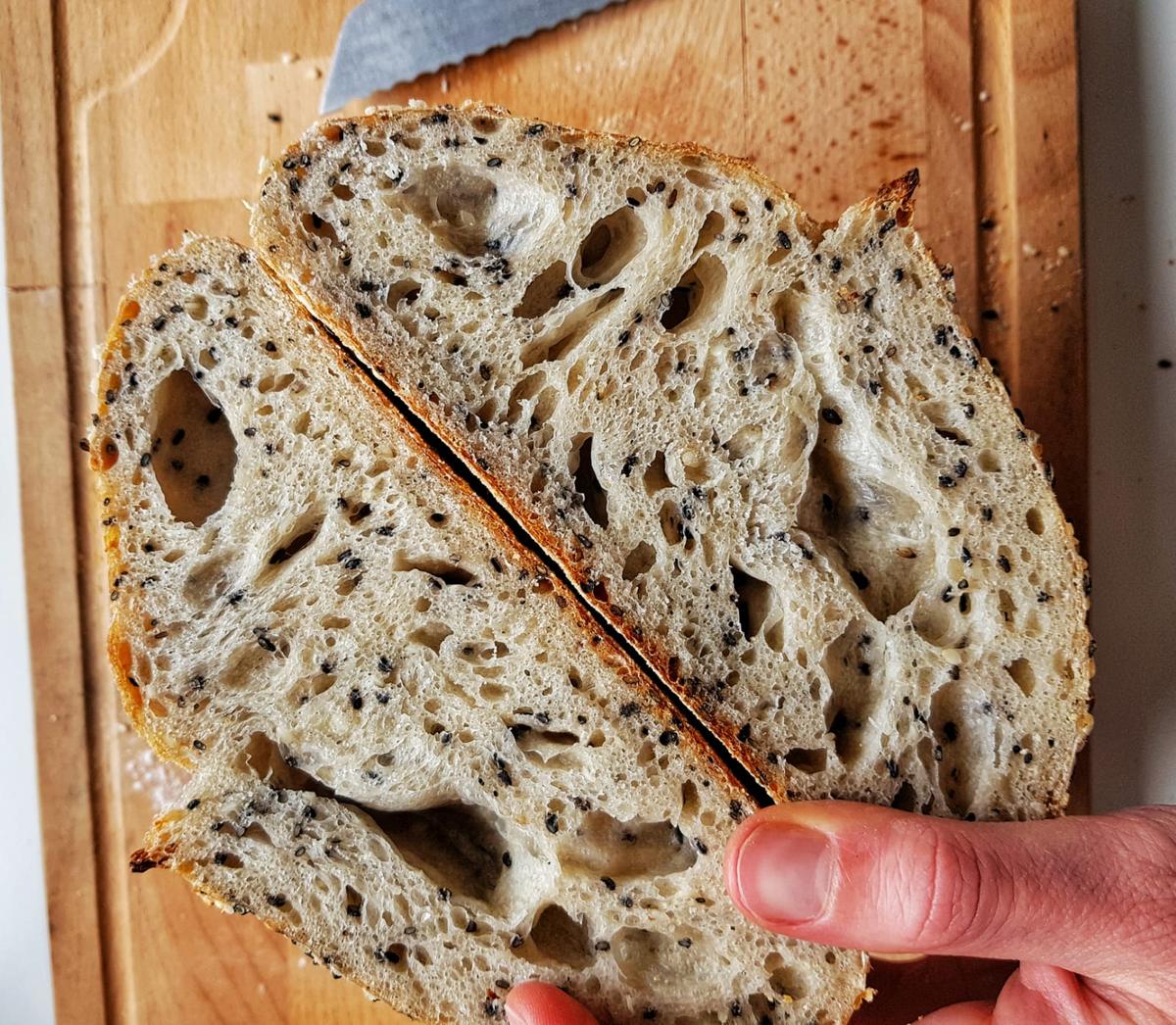 Rezeptbild: Sesam Sauerteigbrot