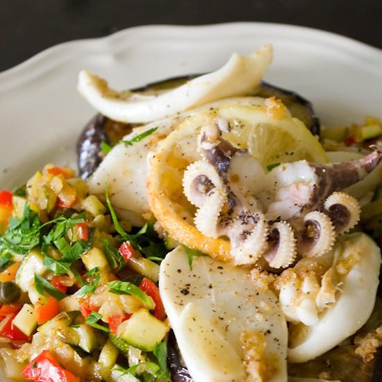 Rezeptbild: Sepien, Zitronen-Pangrattato und Paprika-Zucchini-Salsa