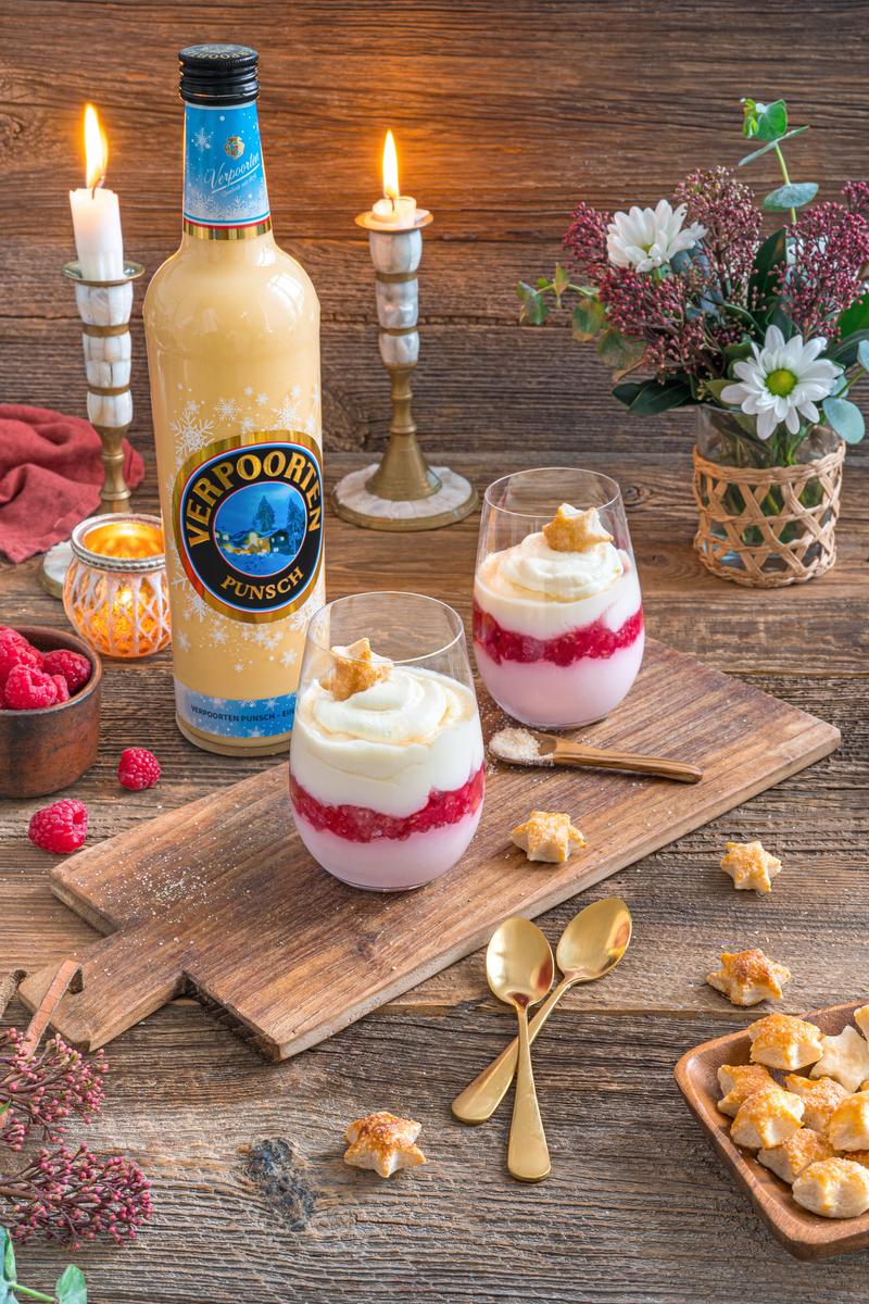 Rezeptbild: Himbeer-Mascarpone-Eierpunsch-Dessert mit Original-Eierlikör-Punsch