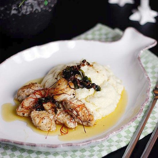 Rezeptbild: Seeteufel auf Blumenkohlpüree mit Oreganobutter