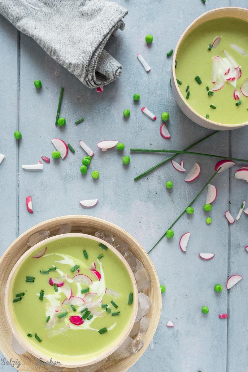 Rezeptbild: Kaltes Erbsensüppchen mit Wasabicreme