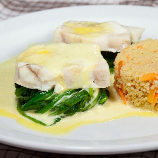 Rezeptbild: Dorsch auf Spinat mit Sauce Hollandaise