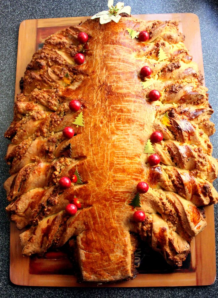 Rezeptbild: Gefuelltes Weihnachtsbaum Brot
