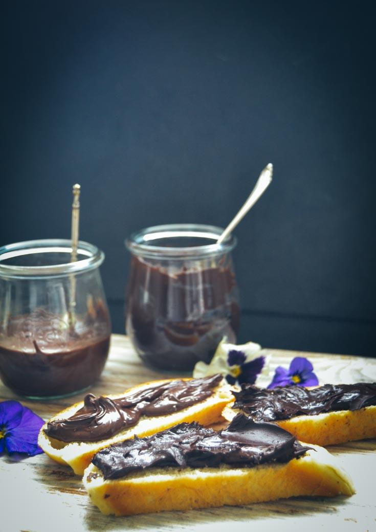Rezeptbild: Schokocreme mit Macadamia und Haselnüssen
