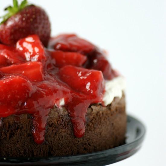 Rezeptbild: Köstlicher Browniekuchen mit Mascarpone und Erdbeeren