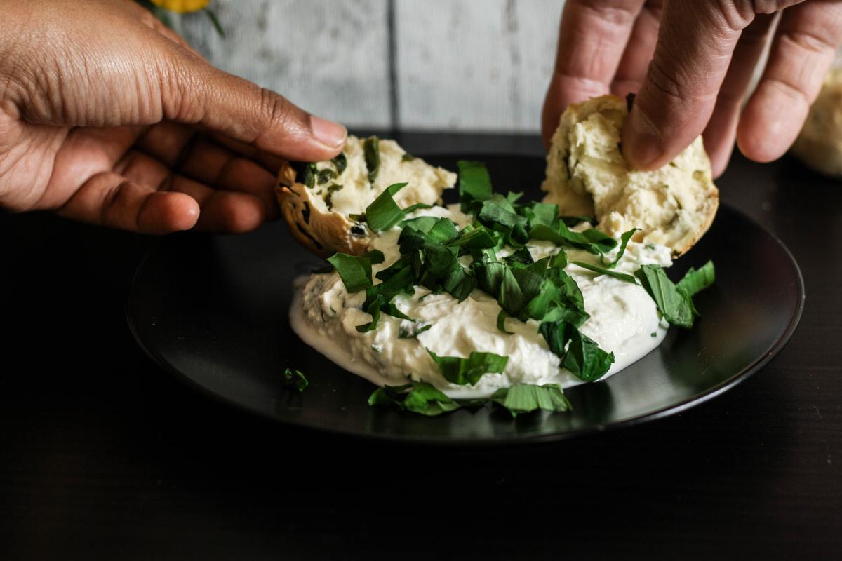 Rezeptbild: Selbst gemachter Ziegenfrischkäse mit Bärlauch