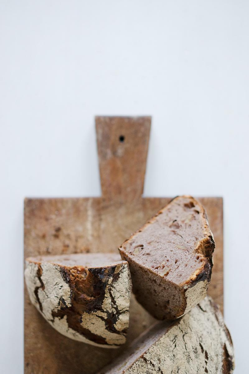 Rezeptbild: Sauerteigbrot mit Walnüssen und Traubensaft