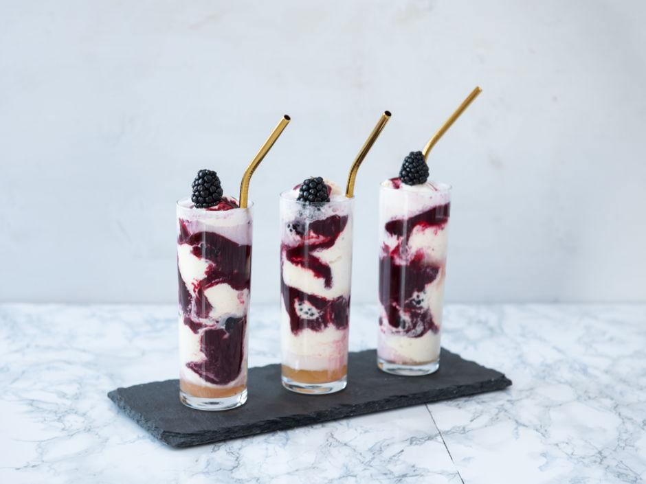Rezeptbild: Brombeer-Eiscocktail mit Lillet