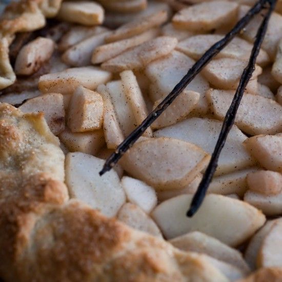 Rezeptbild: Tarte rustique aux poires, amandes et chocolat