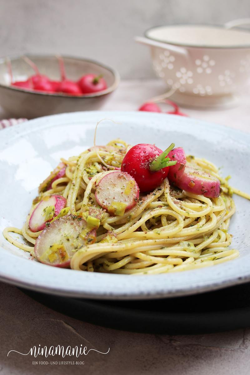 Rezeptbild: Pasta mit Radieschen, Bärlauchpesto und Lauch