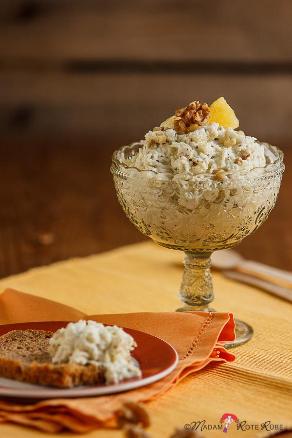 Rezeptbild: Sellerie-Brotaufstrich mit Ananas á la Waldorf
