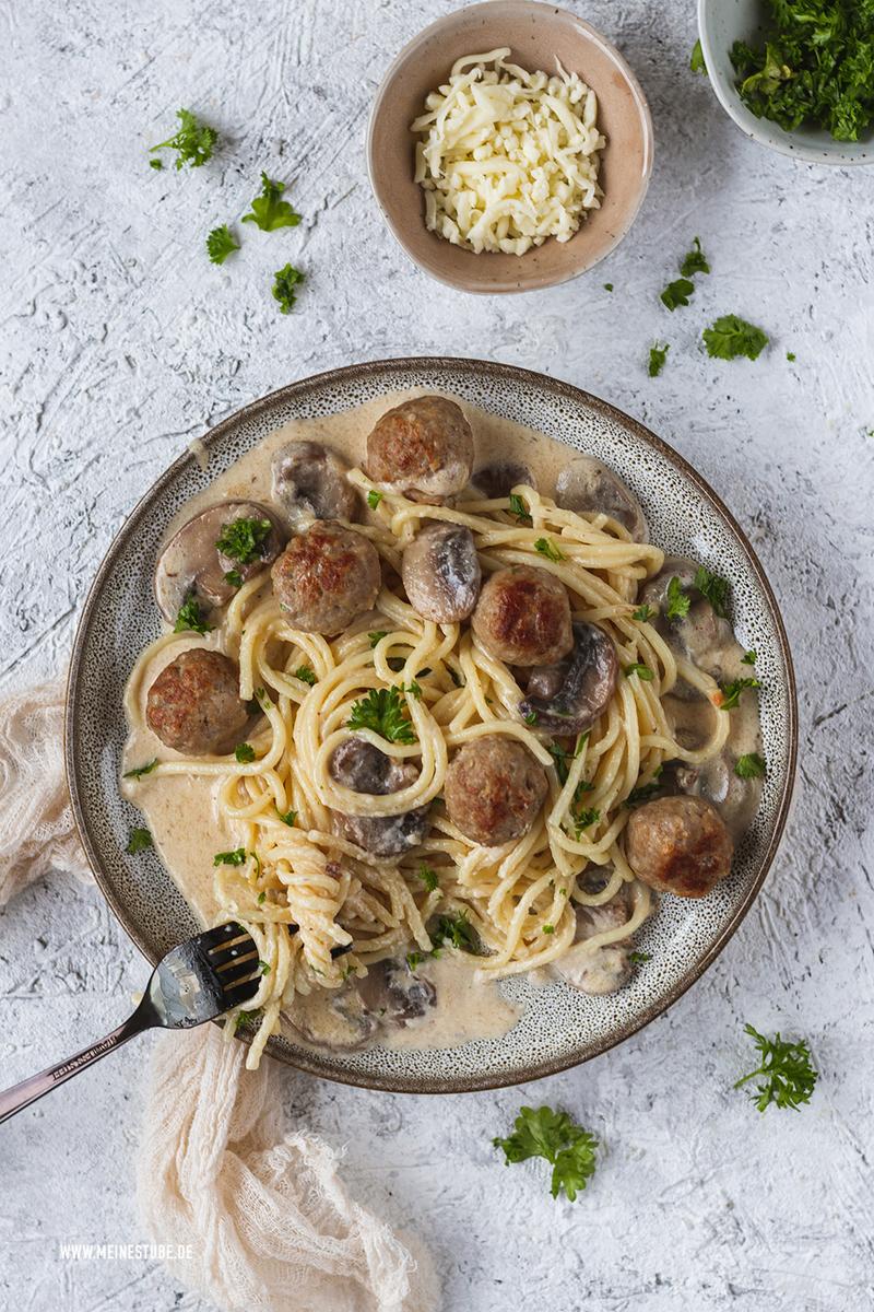 Rezeptbild: Spaghetti mit Pilzen und Bratwurst