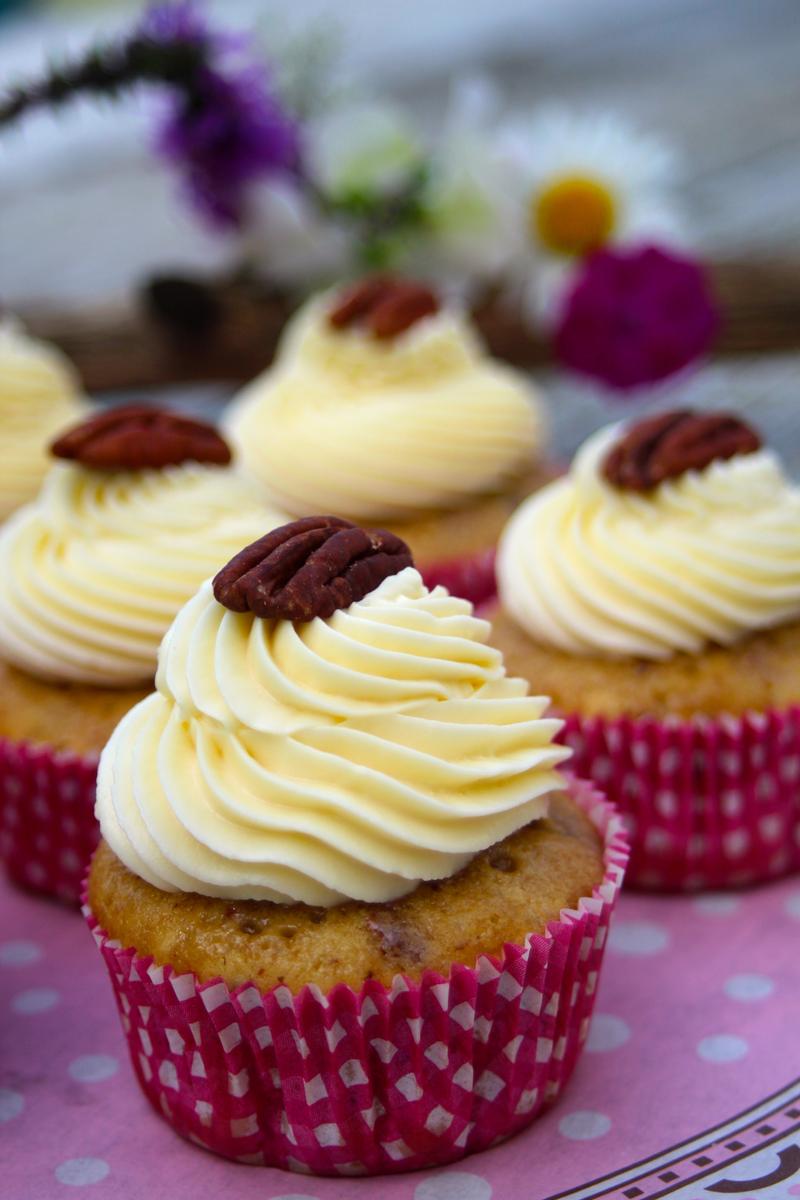 Rezeptbild: Pekannuss‑Cupcakes mit Ahornsirup und Rum 