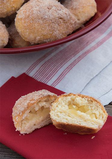 Rezeptbild: Apfel-Quark-Brötchen aus dem Backofen