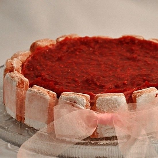 Rezeptbild: Himbeertorte mit rosa Bisquits aus Reims