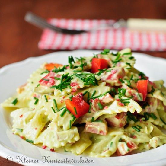 Rezeptbild: Nudelsalat mit Avocadocreme
