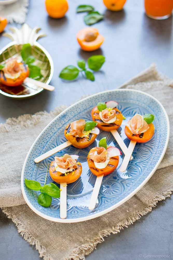 Rezeptbild: Gegrillte Aprikosen-Lollies mit Prosciutto