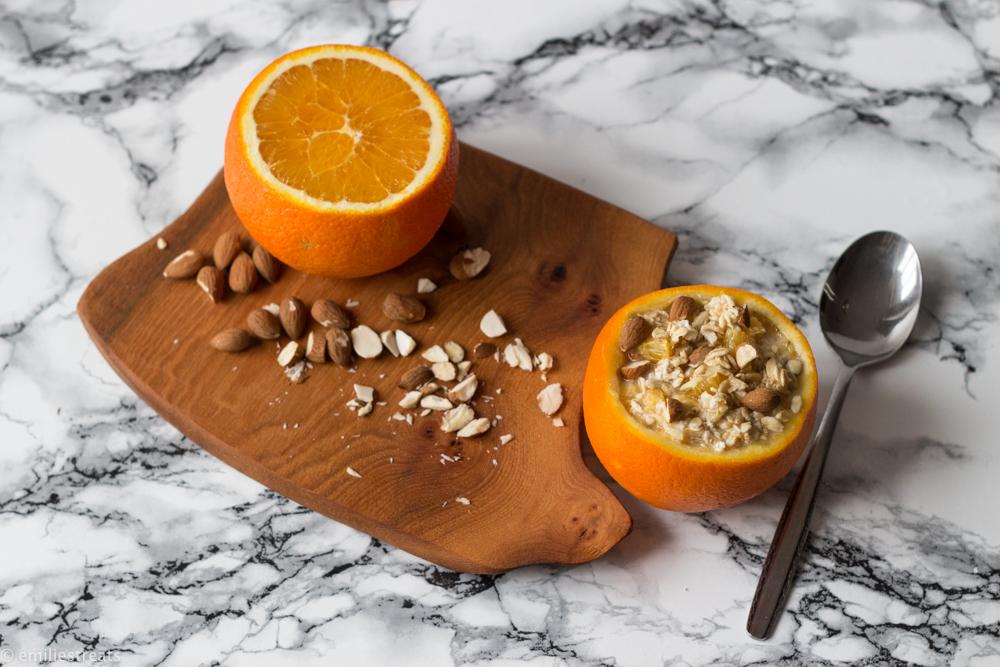 Rezeptbild: Cremiges Orangenbircher serviert in einer Orangenschale