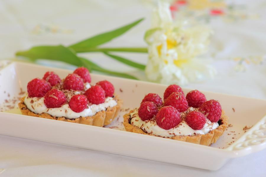 Rezeptbild: Eierlikör-Tarteletts mit Himbeeren