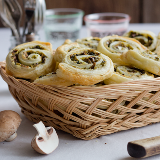 Rezeptbild: Pilz-Zucchini-Blätterteigschnecken