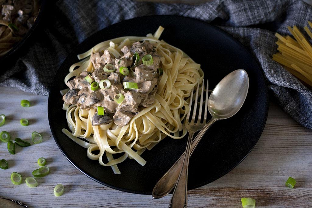 Rezeptbild: Pasta mit der cremigsten Champignonsauce aller Zeiten