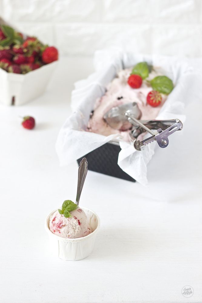 Rezeptbild: Erdbeer Basilikum Pfeffer Eis