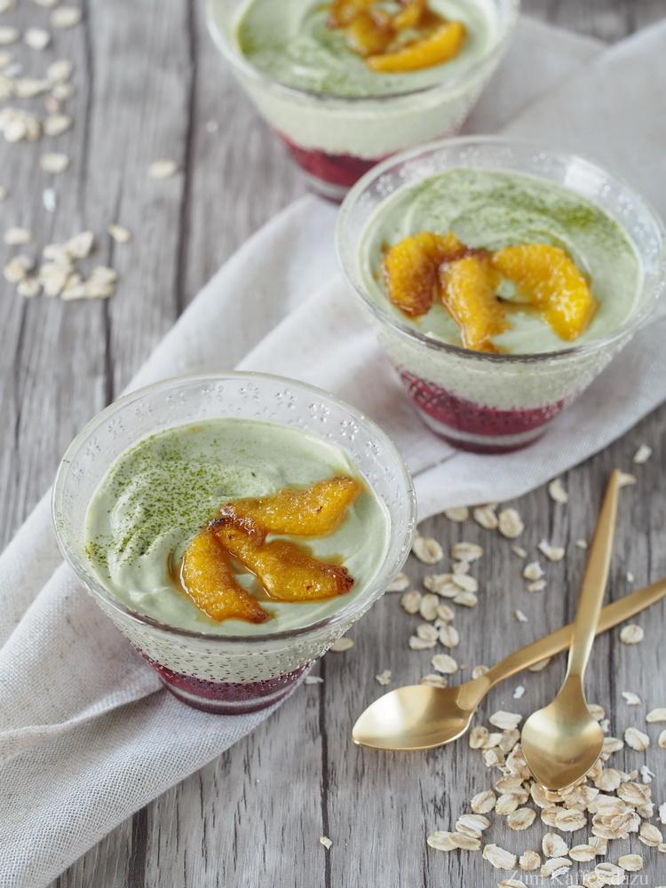 Rezeptbild: Matcha-Joghurt mit Himbeeren und gerösteten Orangen