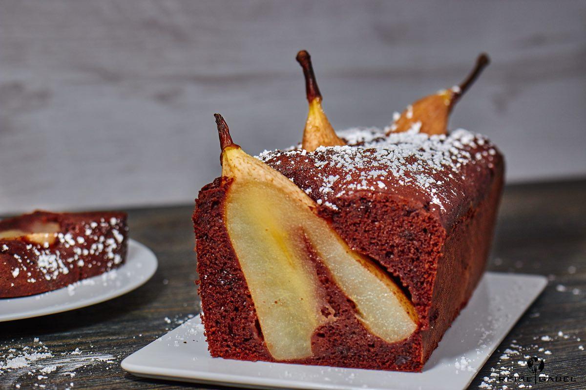 Rezeptbild: Saftiger Schokoladenkuchen mit ganzen Birnen
