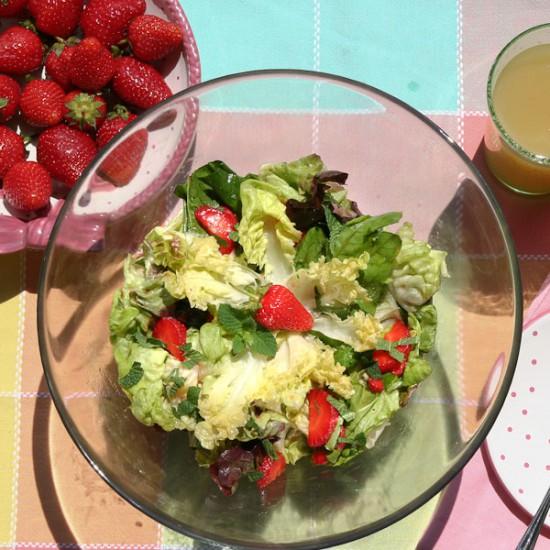 Rezeptbild: Salat mit Erdbeeren und Minze