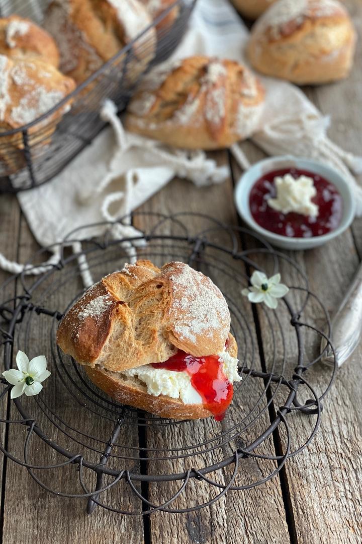 Rezeptbild: Sonntags Dinkelbrötchen mit Übernachtgare
