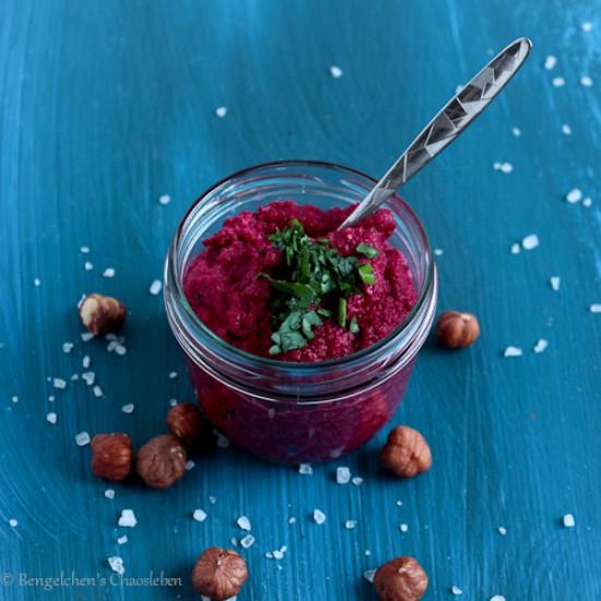 Rezeptbild: Rote Bete Pesto mit Haselnüssen