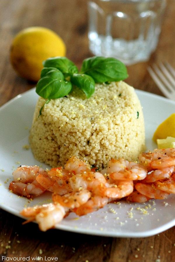 Rezeptbild: Garnelenspieß mit Zitronencouscous