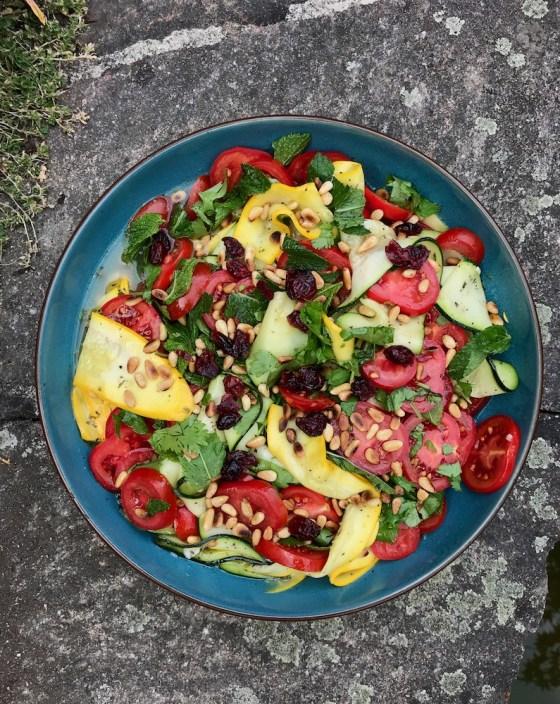 Rezeptbild: Zucchini-Tomaten-Minzsalat