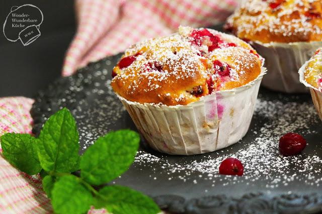 Rezeptbild: Joghurt-Muffins mit Johannisbeeren