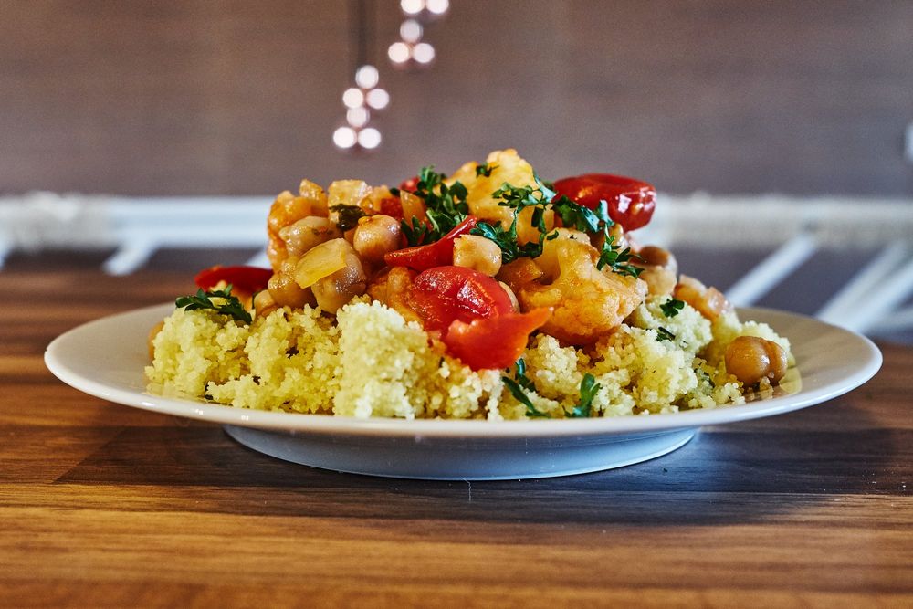 Rezeptbild: Blumenkohl Kichererbsen Eintopf mit Couscous