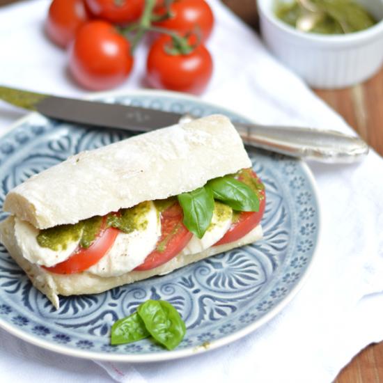 Rezeptbild: Baguette mit Caprese und Pesto Genovese